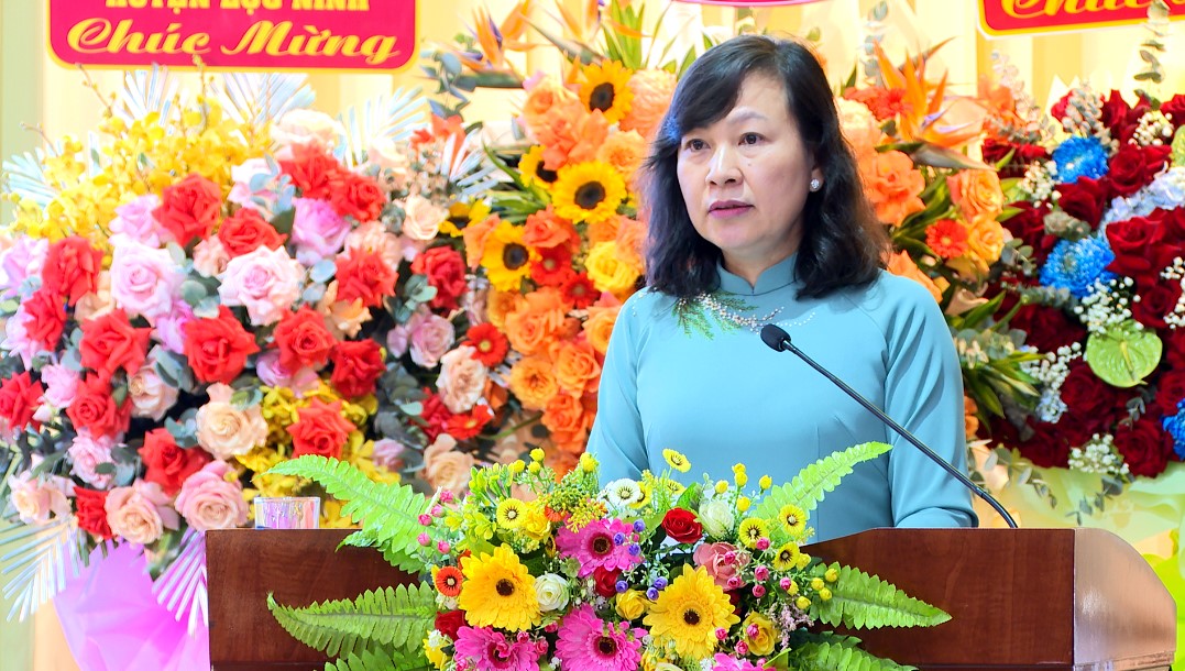 Đồng chí Huỳnh Thị Hằng - Phó Bí thư Thường trực Tỉnh ủy, Chủ tịch HĐND tỉnh phát biểu tại hội nghị