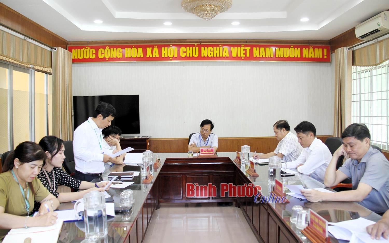 Giám đốc Sở Văn hóa - Thể thao và Du lịch Trần Văn Chung chủ trì cuộc họp