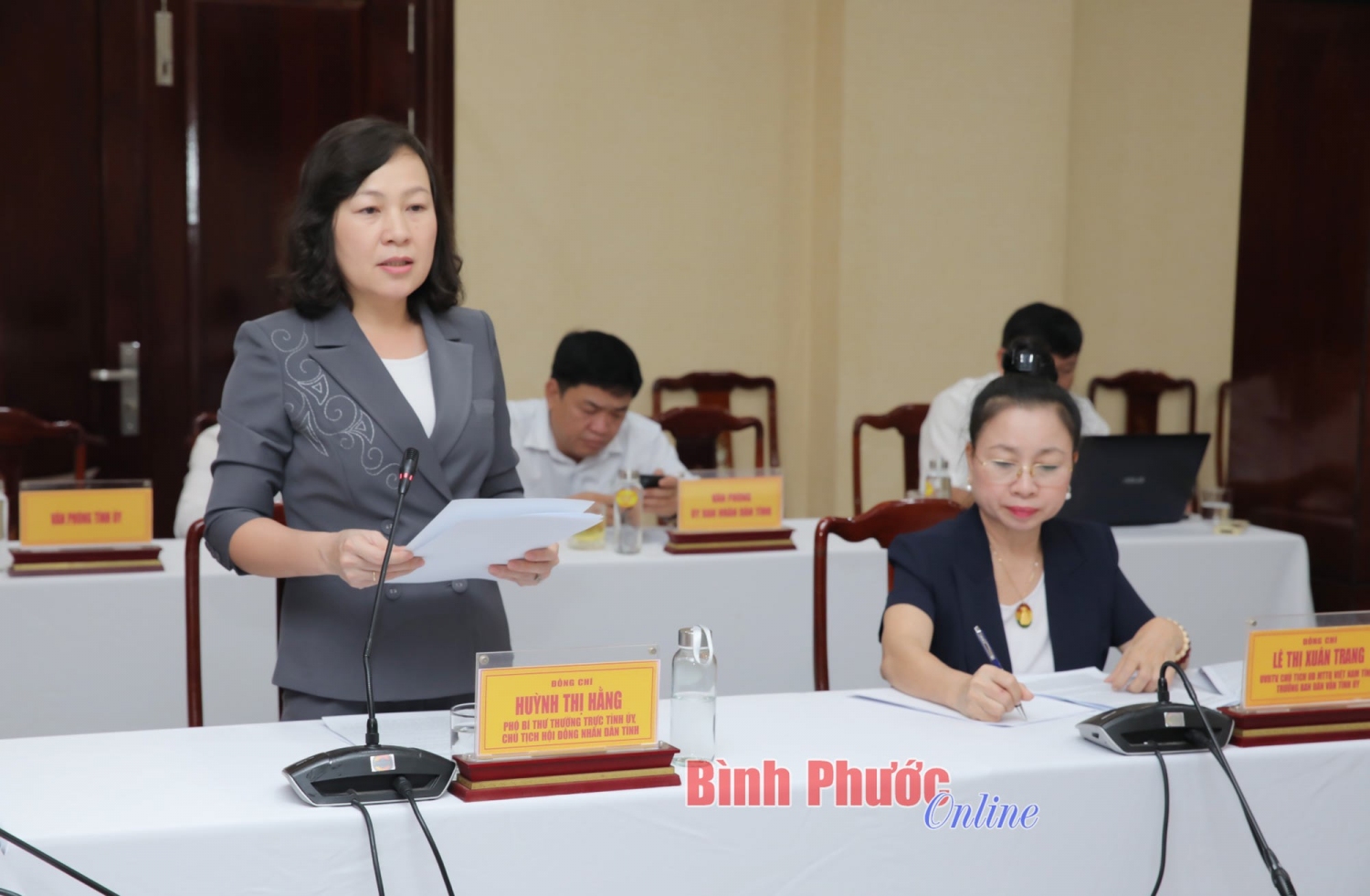Đồng chí Huỳnh Thị Hằng, Phó Bí thư Thường trực Tỉnh ủy, Chủ tịch HĐND tỉnh triển khai công tác chuẩn bị tết cho người dân trong tỉnh