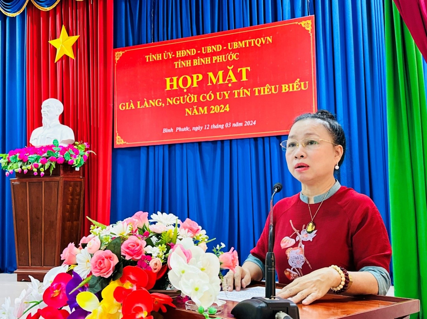 Đồng chí Lê Thị Xuân Trang, UVBTV Tỉnh ủy, Trưởng Ban Dân vận, Chủ tịch UBMTTQVN tỉnh  phát biểu tại buổi họp mặt