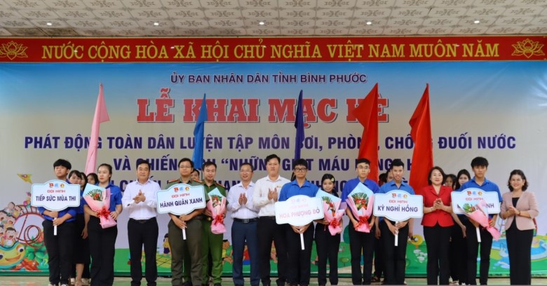 Ra mắt các đội hình tình nguyện tại Lễ ra quân chiến dịch thanh niên tình nguyện hè năm 2024  (nguồn ảnh: Tỉnh Đoàn Bình Phước)