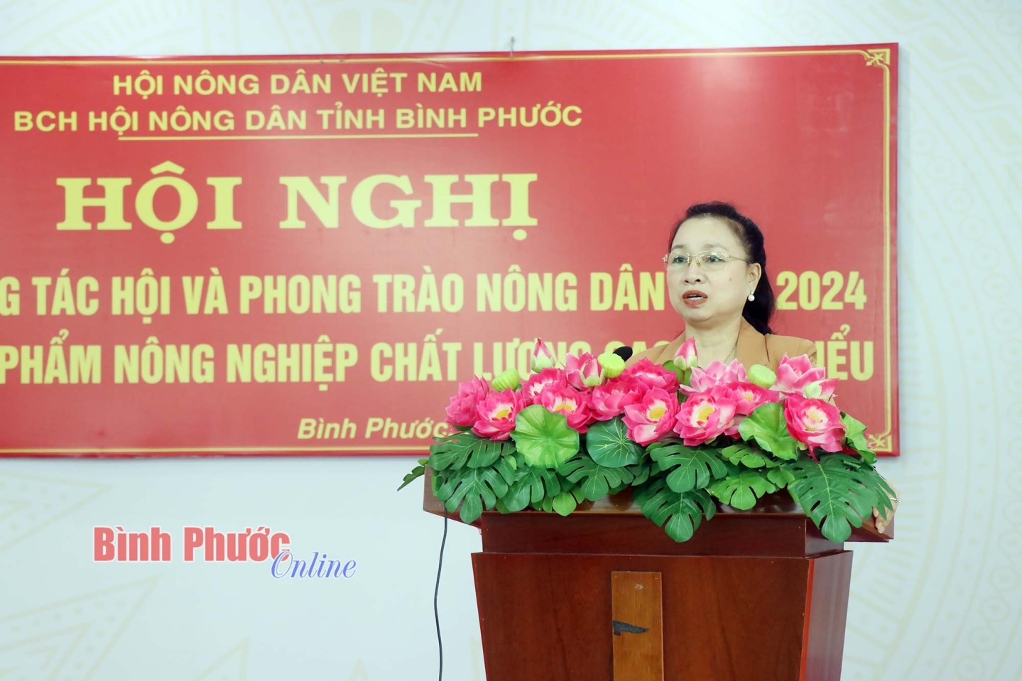 Ủy viên Ban Thường vụ, Trưởng Ban Dân vận Tỉnh ủy Lê Thị Xuân Trang phát biểu tại hội nghị tổng kết công tác hội và phong trào nông dân năm 2024; tôn vinh sản phẩm nông nghiệp chất lượng cao, tiêu biểu tỉnh Bình Phước năm 2024.