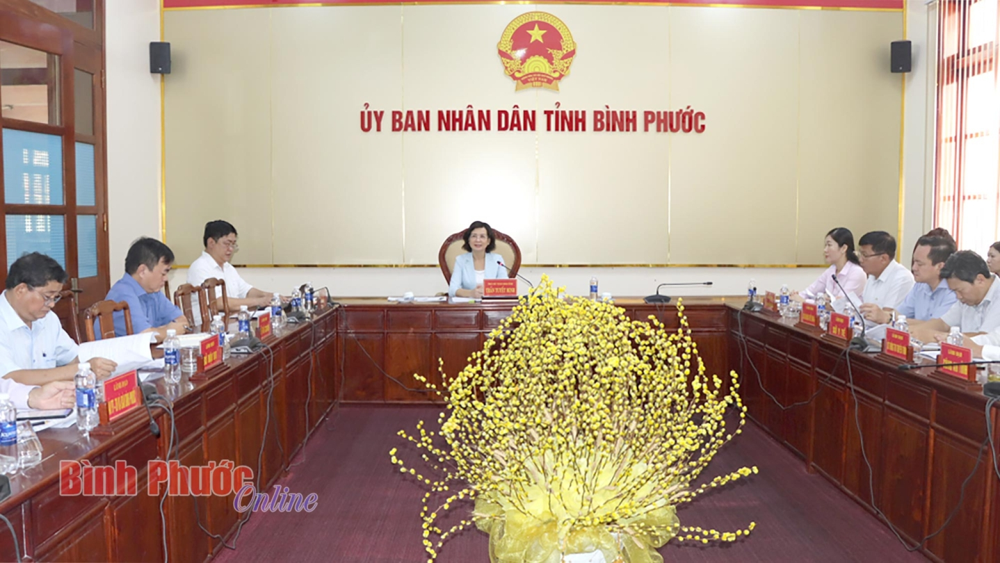 Ủy viên Ban Thường vụ Tỉnh ủy, Phó Chủ tịch UBND tỉnh Trần Tuyết Minh chủ trì họp thông qua kế hoạch tổ chức lễ kỷ niệm 50 năm giải phóng Đồng Xoài.